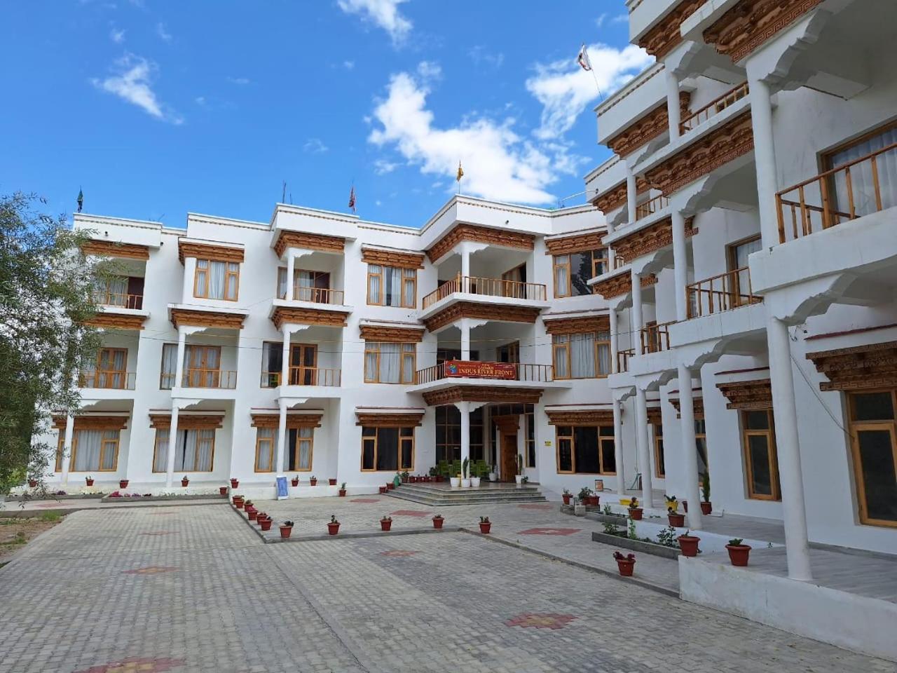 Hotel Ladakh Indus River Front Leh Exterior photo